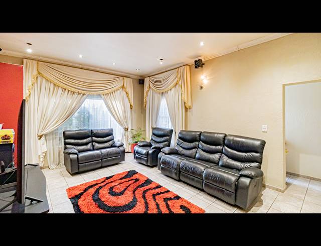 4 BEDROOM HOUSE FOR SALE IN MAYFIELD PARK
